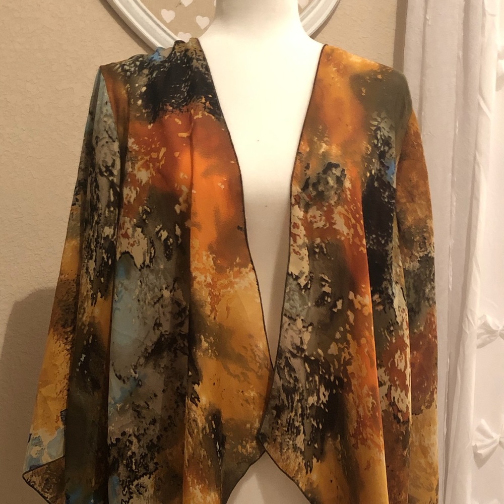 Flowing, Multicolored Topper